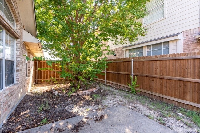 Building Photo - 904 Westminister Ave