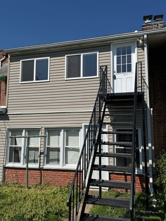 Building Photo - One Bedroom Second Floor Apartment- Dundalk, MD