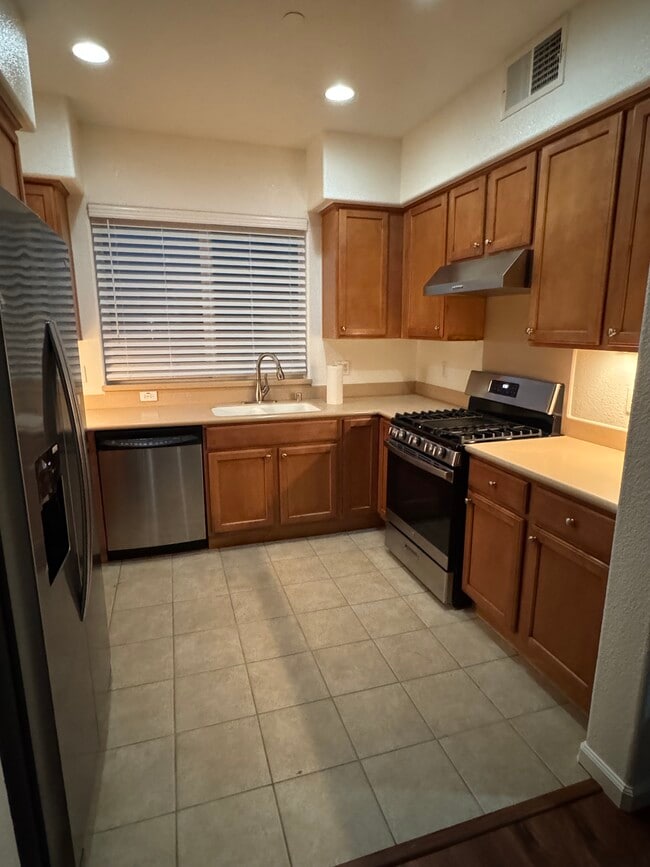 Building Photo - 2718 Holly St