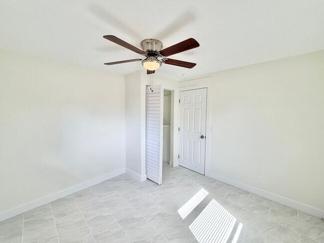 Building Photo - 618 6th Ave