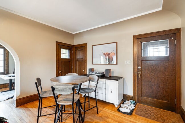 Building Photo - 522 N 65th St