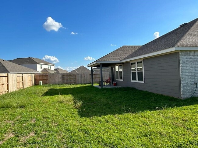 Building Photo - 7410 Hillside Arbor