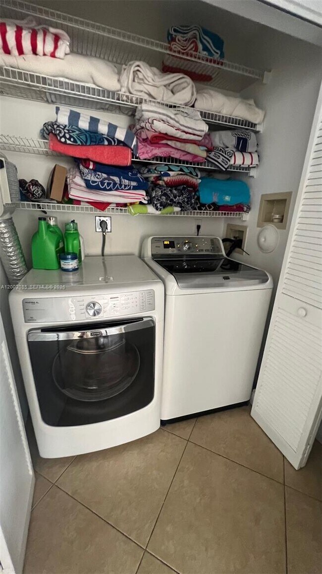 Building Photo - 1590 Seagrape Way