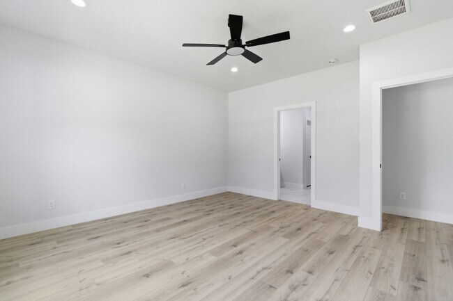 Building Photo - 7040 Kinney St