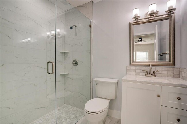 Building Photo - 320 NW 6th Ave