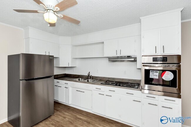 Building Photo - 512 Oshaughnessy Ave NE