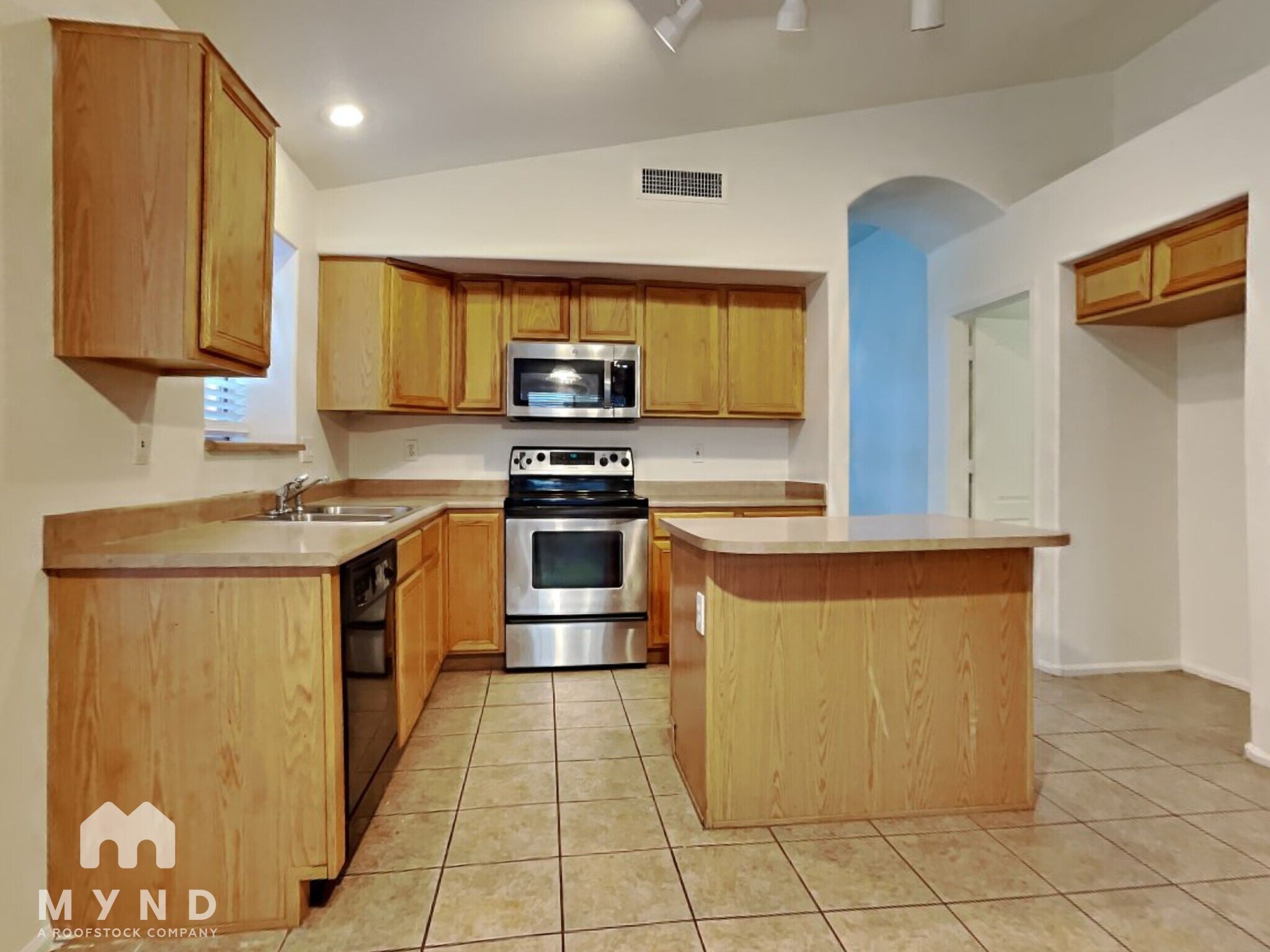 Building Photo - 542 N 169th Ave