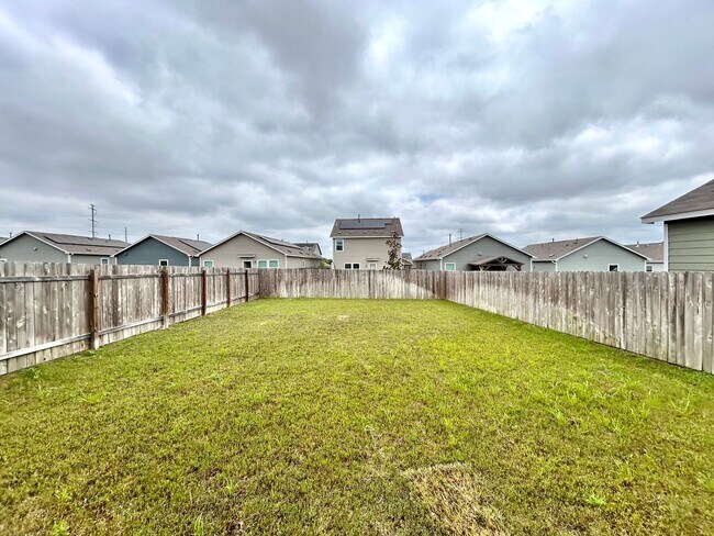 Building Photo - Your Next Home Awaits – Bright, Modern & M...