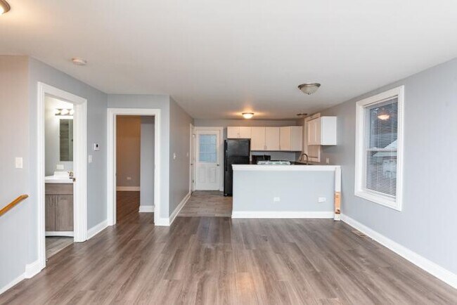 Building Photo - 4 bedroom in Lansing IL 60438