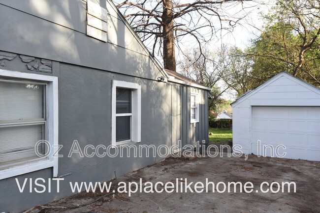 Building Photo - 5555 Farrow Ave