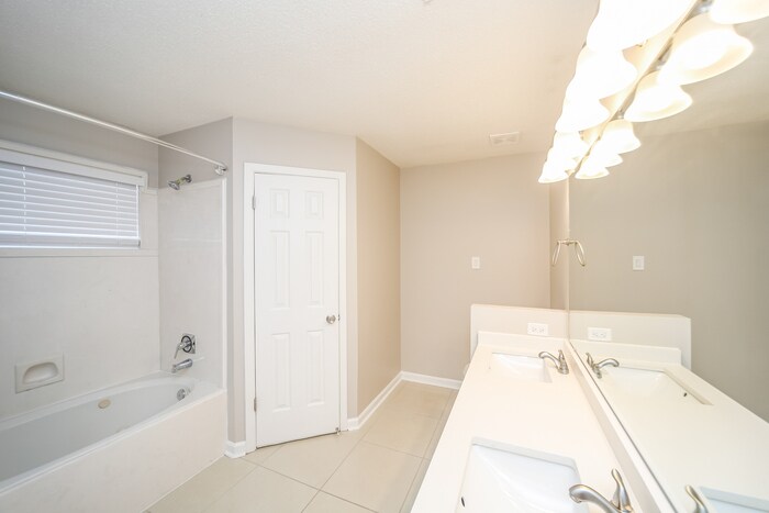 Building Photo - 9407 Garden Woods Dr
