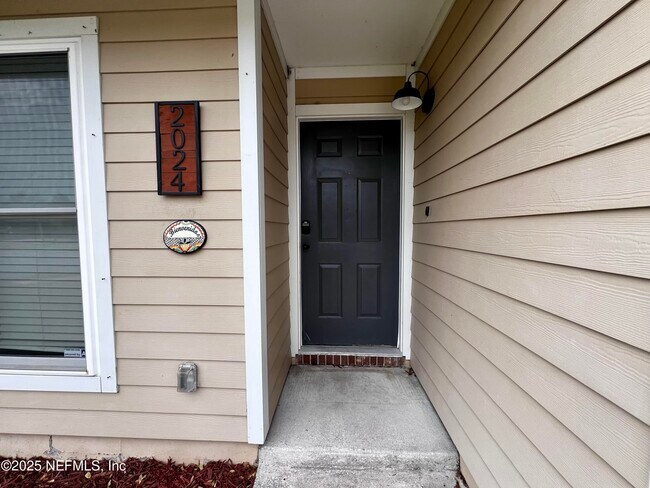 Building Photo - 2024 Oak Water Dr