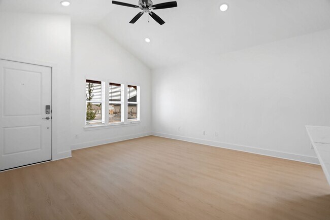 Building Photo - The Chalet at Been Road Villas 3 Bed, 2 Bath