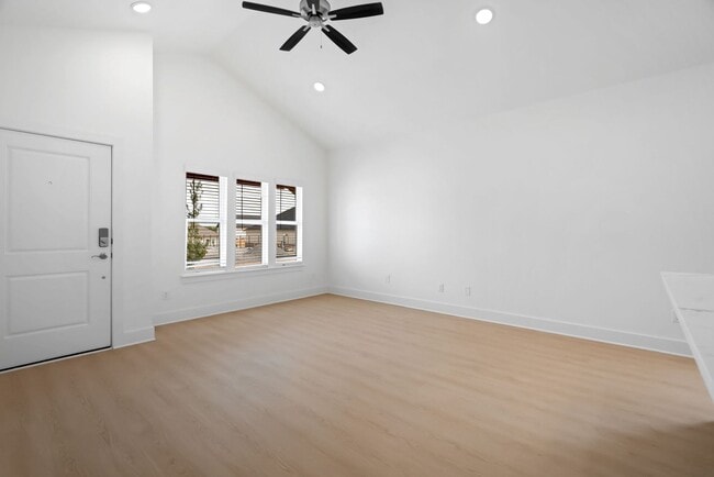 Building Photo - The Chateau at Been Road Villas 3 Bed, 2.5 Bath