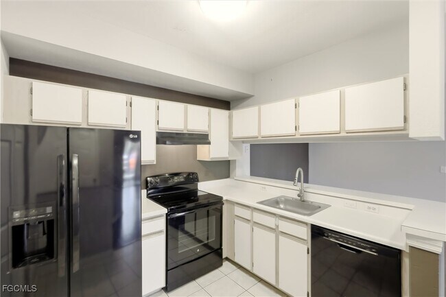 Building Photo - 6490 Aragon Way