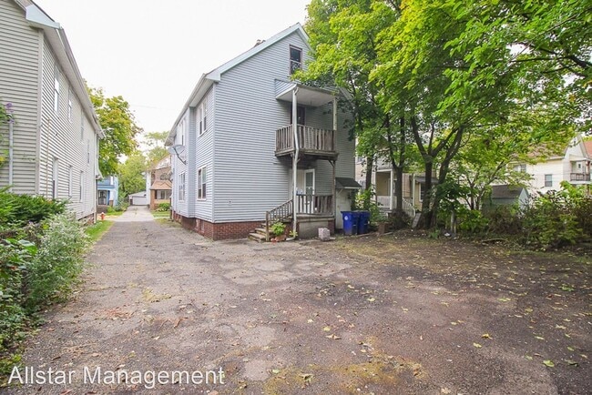 Building Photo - 2 br, 1 bath House - 11808 Parkhill Avenue Up