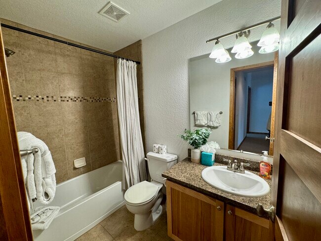 Building Photo - 76 Pinecone Trl