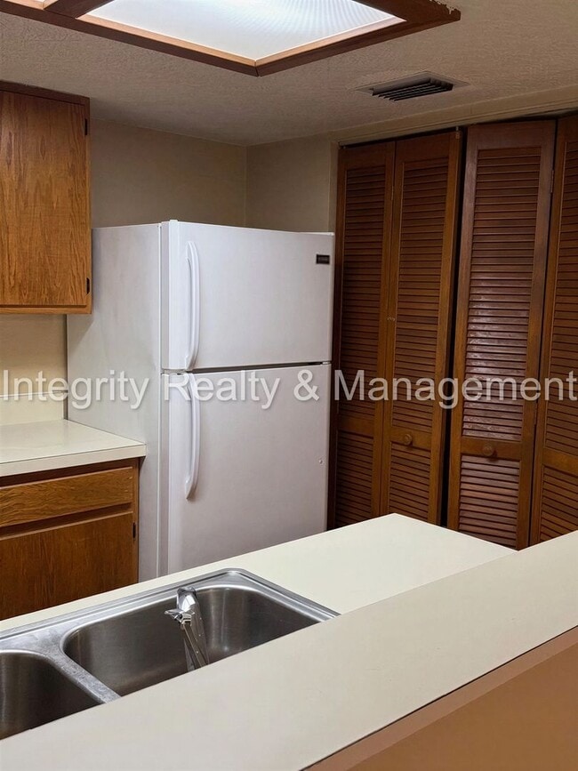 Building Photo - 8542 Colony Pine Cir W