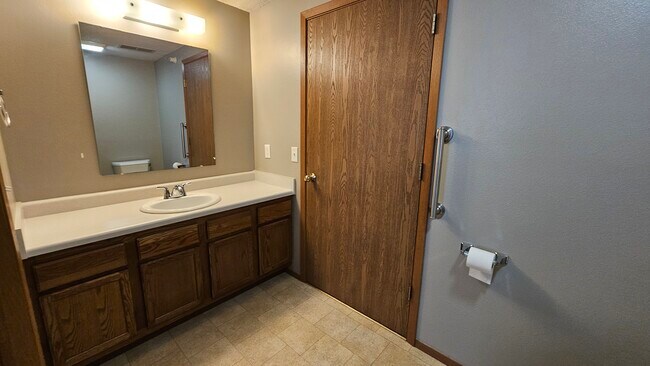 Building Photo - 605 Kimberlite St