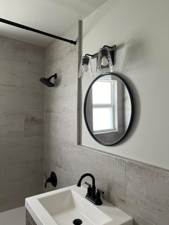 Building Photo - 515 N 7th St