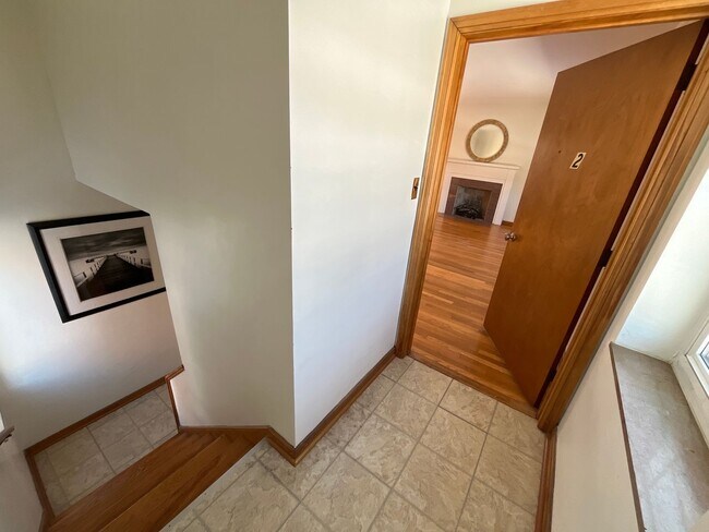 Building Photo - Unique 2 BR 1 BA in Upper Arlington