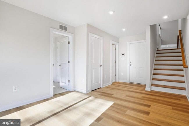 Building Photo - 1017 Venifena Terrace SE