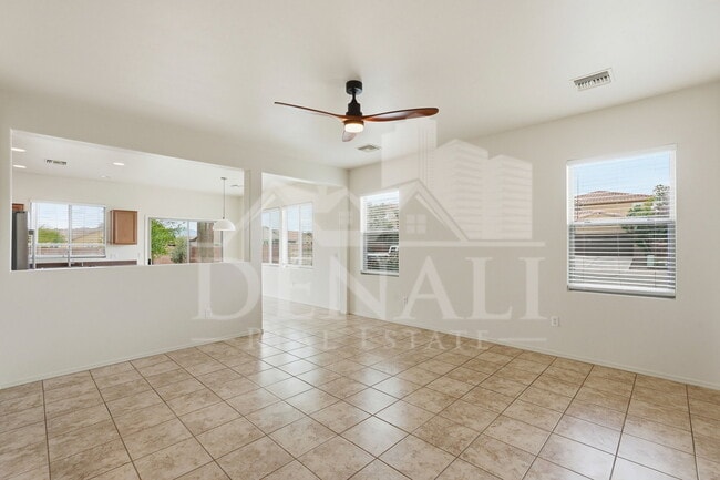 Building Photo - 584 N Highlands Grove Ln