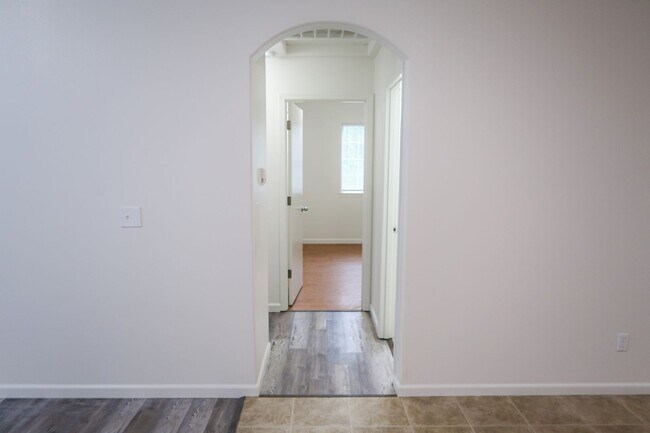 Building Photo - Fontana Duplexes