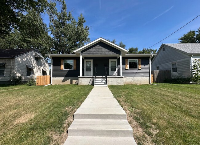 Primary Photo - 2 Bedroom/1 Bath Duplex Available For Rent