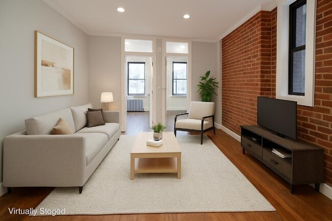 Building Photo - 724 10th Ave