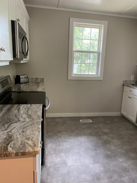 Kitchen - 445 Hampton St