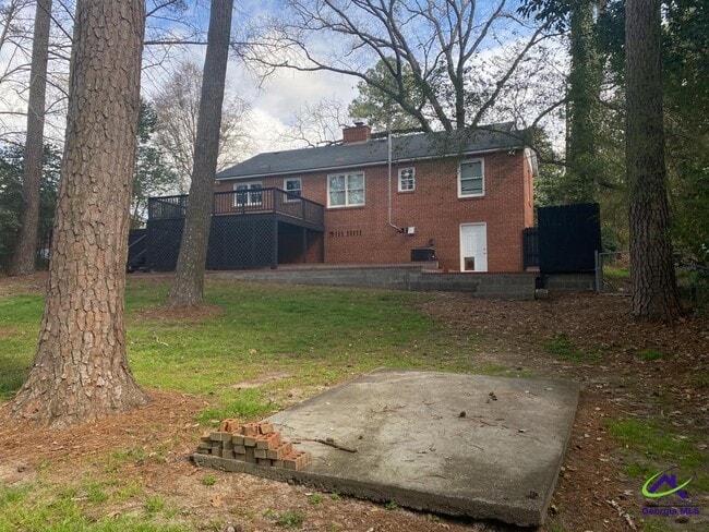 Building Photo - 2740 Northwoods Dr S