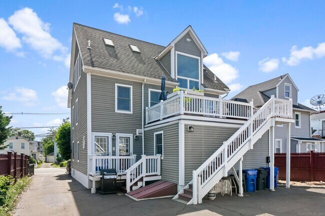 Building Photo - 5 Cove Ave