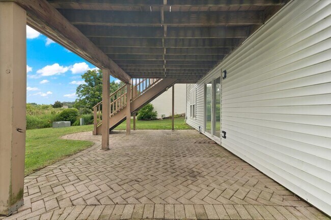 Building Photo - 966 Forest View Way