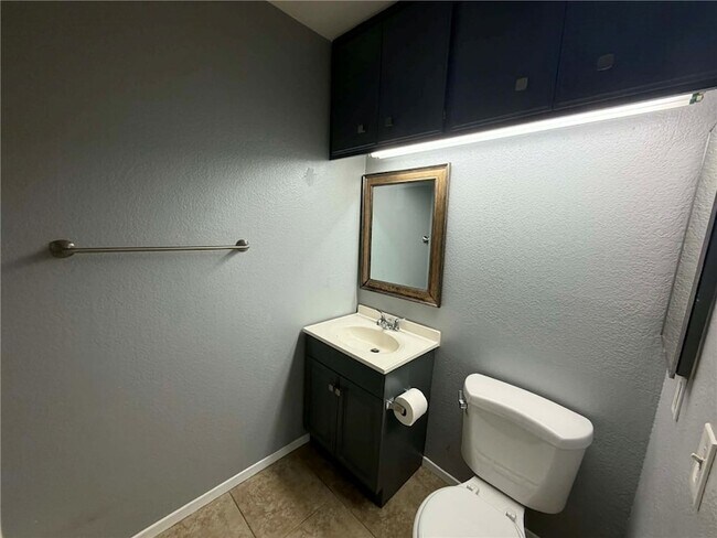 Building Photo - 3736 Oak Creek Dr