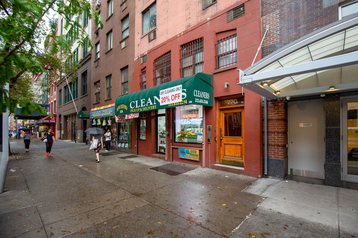 Building Photo - 220 E 14th St