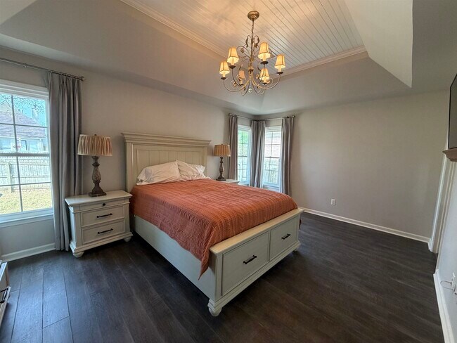 Building Photo - 1565 Dexter Run W