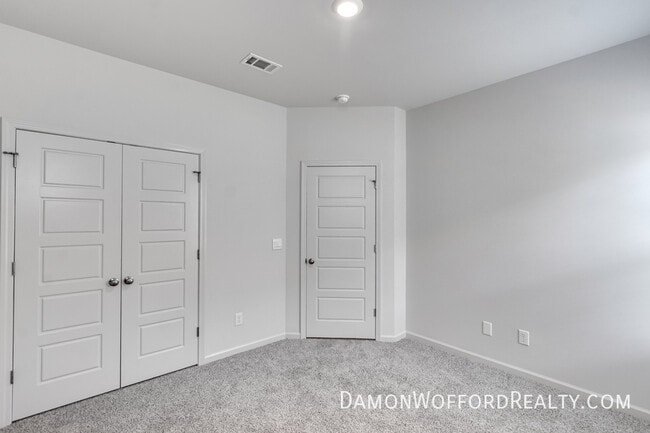 Building Photo - 533 Vista Pointe Dr