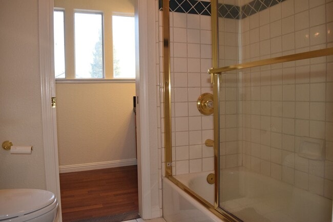 Building Photo - 303 Ironwood Cir