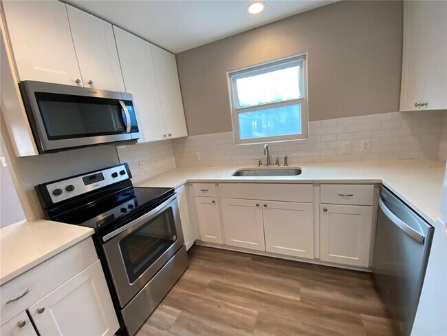 Building Photo - 6402 Auburn Dr