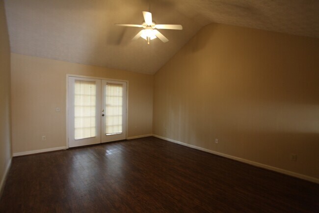 Building Photo - Duplex on Halal Court!