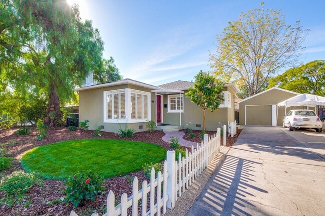 Building Photo - 2990 Cowper St
