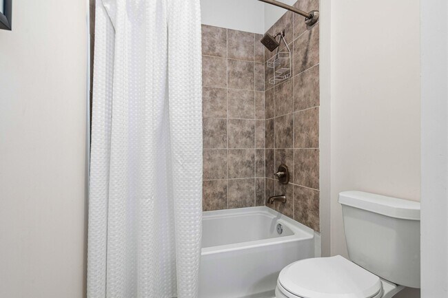 Building Photo - 207 Ann Cir