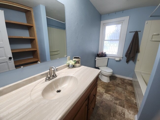 Building Photo - 1204 S Jefferson St