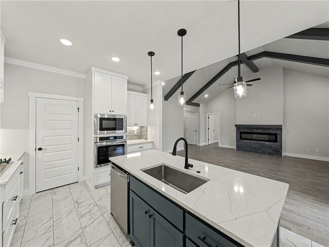 Building Photo - 6907 SW High Meadow Blvd