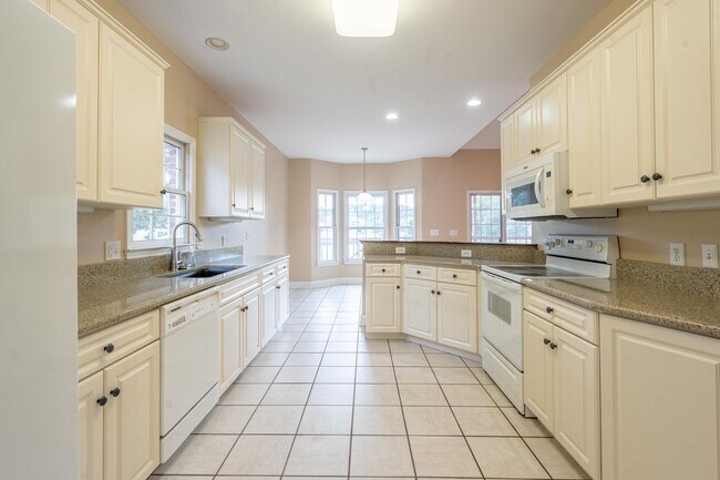 Building Photo - 1833 Waters Edge Dr