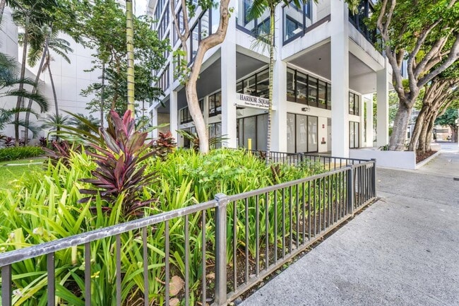 Building Photo - 2BED 2 BATH ALL UTILITIES INCLUDED DOWNTOW...