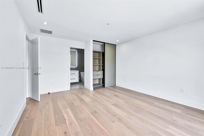 Building Photo - 204 Sunrise Dr