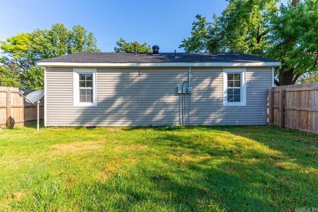 Building Photo - 505 W Texie Ave