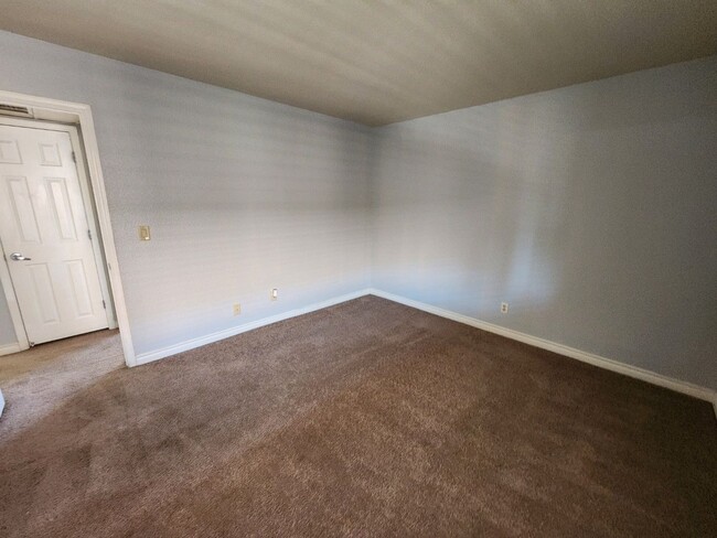 Building Photo - Nice Guard Gated Bella Vita Unit with larg...